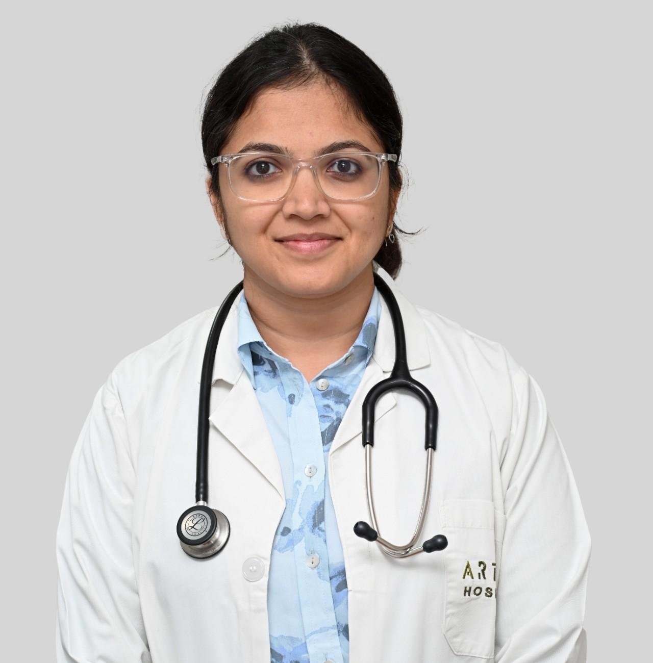 डॉ.राधिका नरसिंगदास सारदा - सहयोगी सलाहकार - संक्रामक रोग
