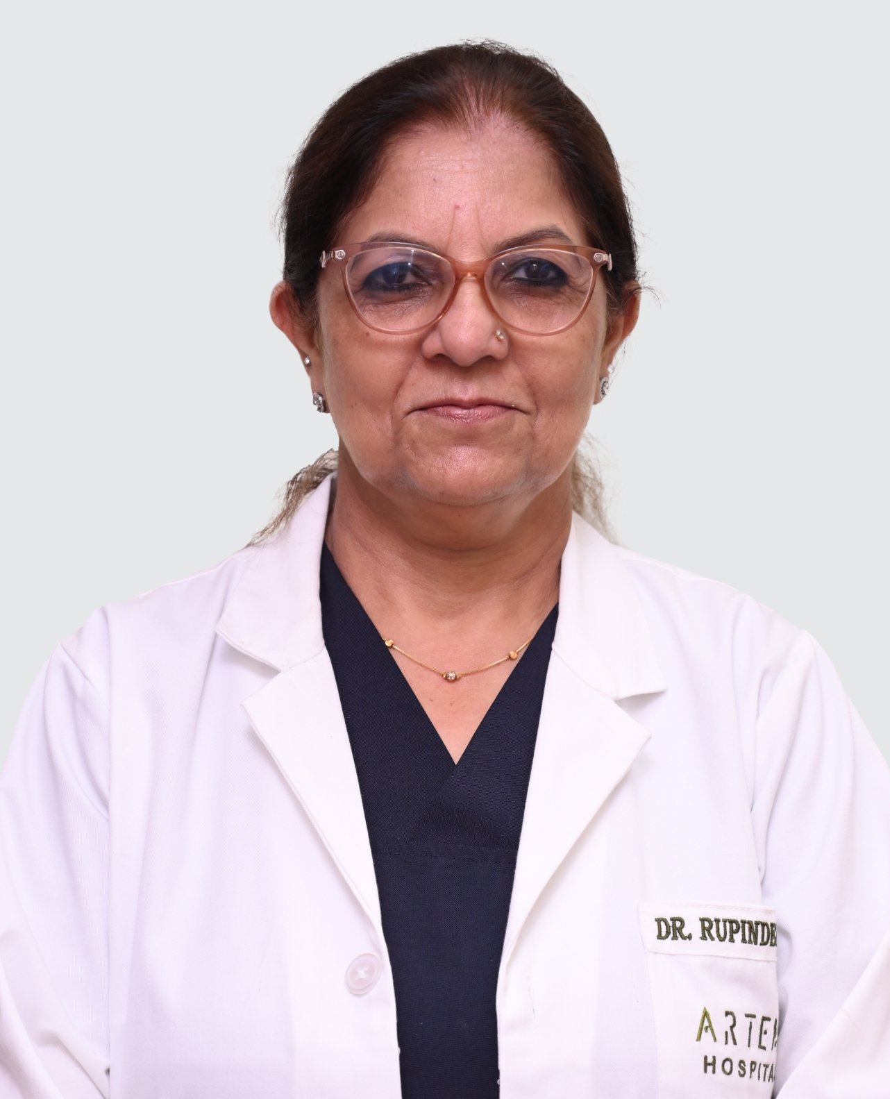 Doktor Rupinder Sekxon - Bosh - Gynae oncology & Sr. Maslahatchi: Jarrohlik onkologiyasi